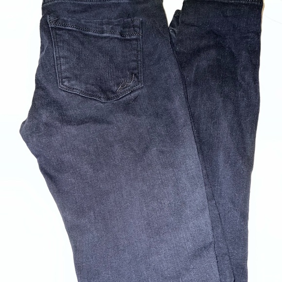 Express. Size 6. Black mid-rise jegging. Distressed - Picture 2 of 2